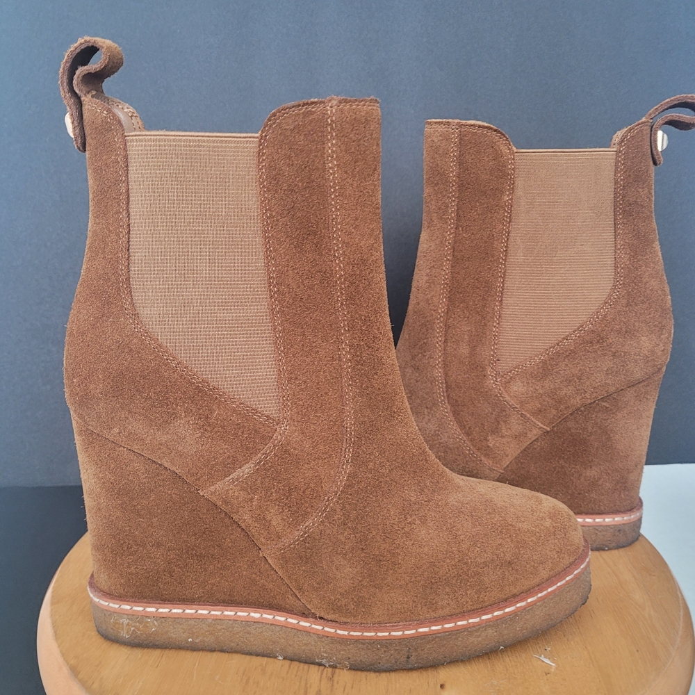Chic Brown Suede Wedge Boots